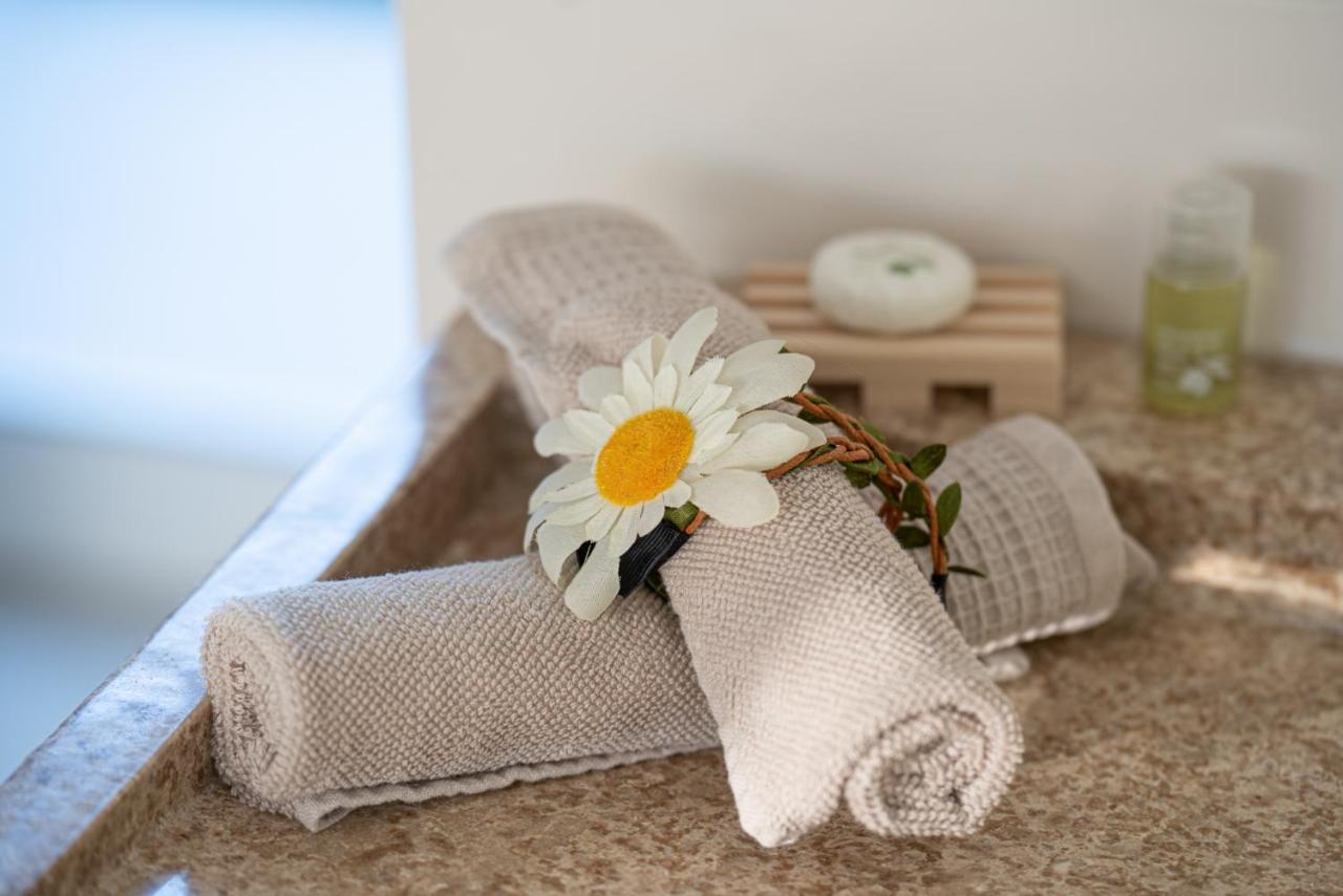 Lovina Chambre De Charme Avec Jaccuzi Velaux 外观 照片