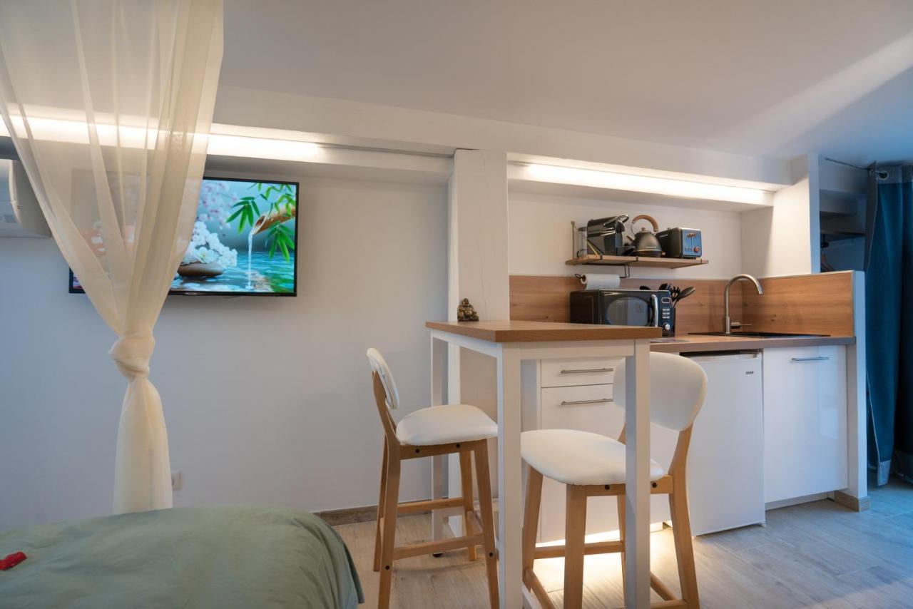 Lovina Chambre De Charme Avec Jaccuzi Velaux 外观 照片